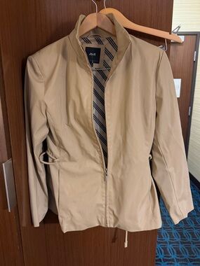 Jlc Women's Beige Lightweight Zip-Front Jacket